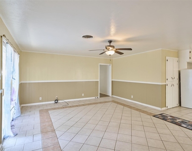 203 Paul Knox Street - Photo Thumbnail 11