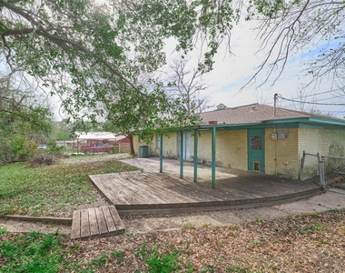 203 Paul Knox Street - Photo Thumbnail 36