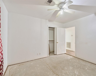 203 Paul Knox Street - Photo Thumbnail 24