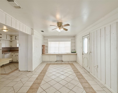 203 Paul Knox Street - Photo Thumbnail 18