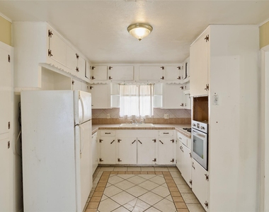 203 Paul Knox Street - Photo Thumbnail 14