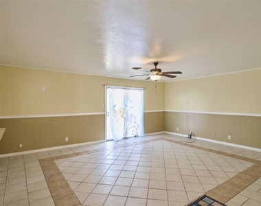 203 Paul Knox Street - Photo Thumbnail 12