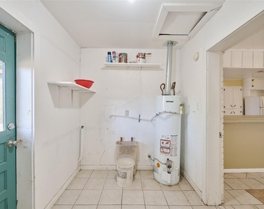 203 Paul Knox Street - Photo Thumbnail 22