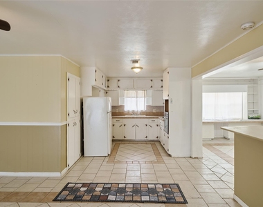 203 Paul Knox Street - Photo Thumbnail 13