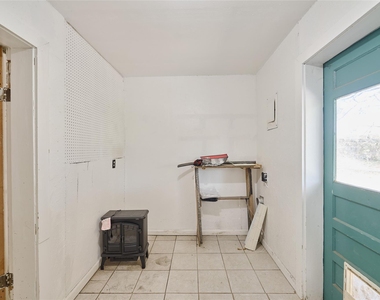 203 Paul Knox Street - Photo Thumbnail 21