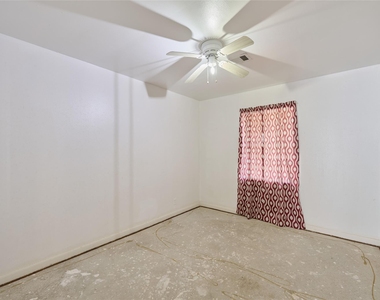 203 Paul Knox Street - Photo Thumbnail 23