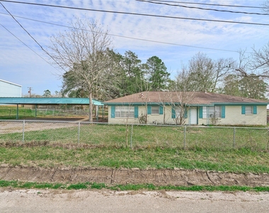 203 Paul Knox Street - Photo Thumbnail 1