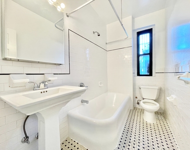 West 10th Street - Photo Thumbnail 6