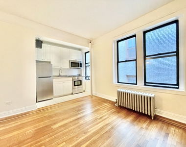 West 10th Street - Photo Thumbnail 2