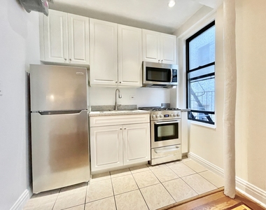 West 10th Street - Photo Thumbnail 5