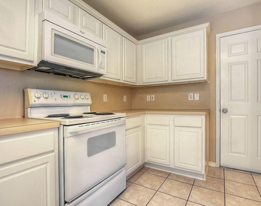 7 Newberry Trail Court - Photo Thumbnail 8