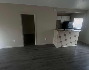 3619 Seminole Avenue - Photo Thumbnail 1