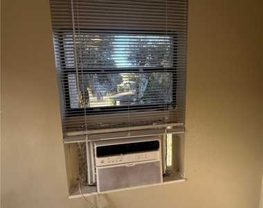 3619 Seminole Avenue - Photo Thumbnail 6