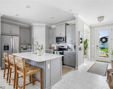 16769 Siesta Drum Way - Photo Thumbnail 7