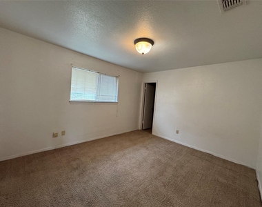 3213 Hirschfield Road - Photo Thumbnail 4