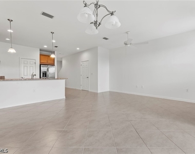 10818 Alvara Way - Photo Thumbnail 3