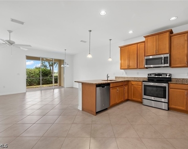 10818 Alvara Way - Photo Thumbnail 6