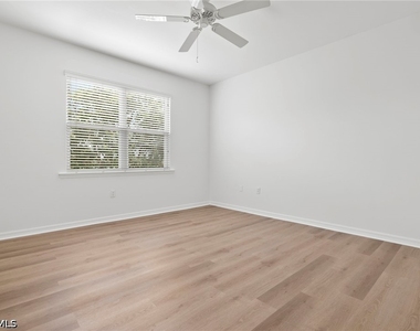 10818 Alvara Way - Photo Thumbnail 11
