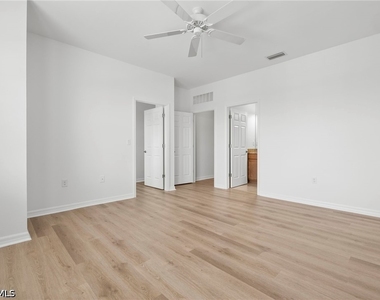 10818 Alvara Way - Photo Thumbnail 17