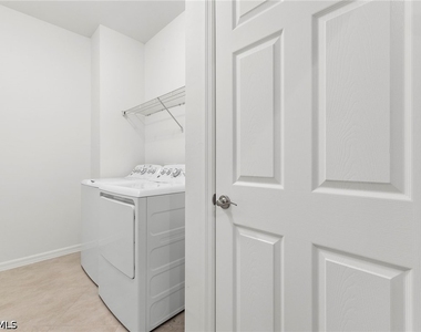 10818 Alvara Way - Photo Thumbnail 15