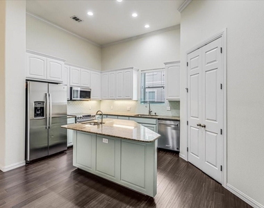 14910 Leeward Drive - Photo Thumbnail 2
