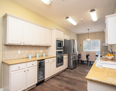 8915 Wallington Drive - Photo Thumbnail 15