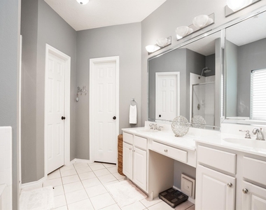 8915 Wallington Drive - Photo Thumbnail 10