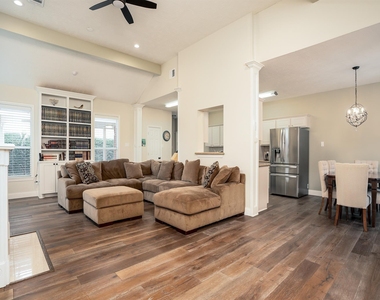 8915 Wallington Drive - Photo Thumbnail 18