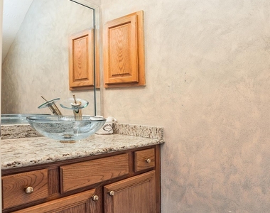 8915 Wallington Drive - Photo Thumbnail 13