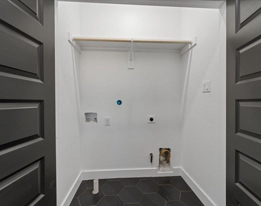 1010 Calvin Avenue - Photo Thumbnail 17