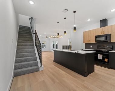 1010 Calvin Avenue - Photo Thumbnail 10