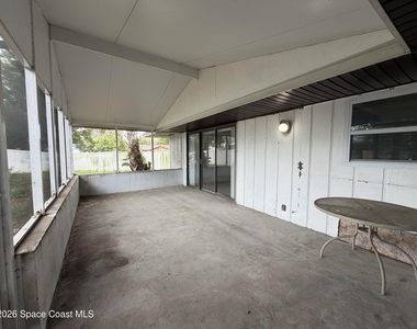 760 John Adams Lane - Photo Thumbnail 11