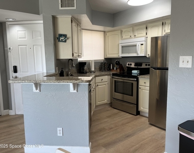 1850 Charlesmont Drive - Photo Thumbnail 6