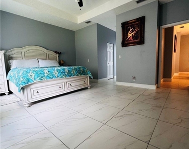 4555 61st Terrace - Photo Thumbnail 5