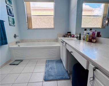 4555 61st Terrace - Photo Thumbnail 8