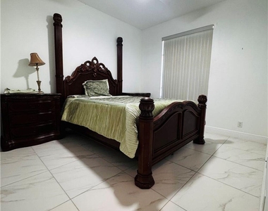 4555 61st Terrace - Photo Thumbnail 4