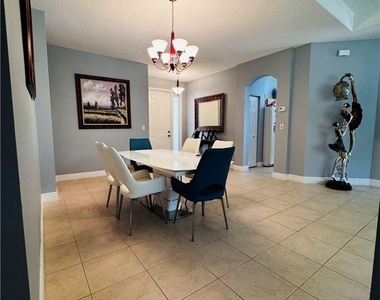 4555 61st Terrace - Photo Thumbnail 3