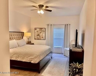 5656 Indigo Crossing Drive - Photo Thumbnail 8