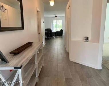 5656 Indigo Crossing Drive - Photo Thumbnail 7