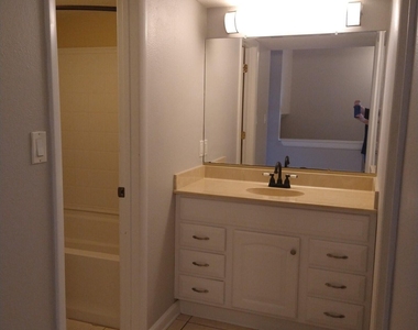 1020 Pinetree Drive - Photo Thumbnail 23