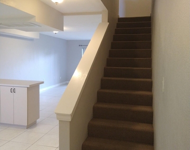 1020 Pinetree Drive - Photo Thumbnail 4