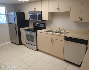 1020 Pinetree Drive - Photo Thumbnail 7