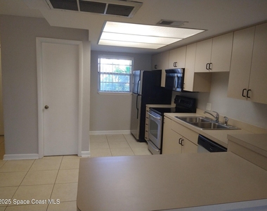 1020 Pinetree Drive - Photo Thumbnail 8