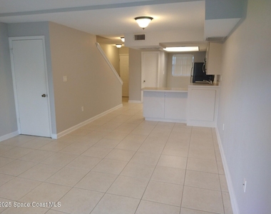 1020 Pinetree Drive - Photo Thumbnail 6