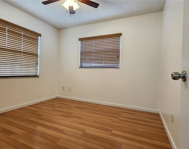 4518 Yorkshire Avenue - Photo Thumbnail 28