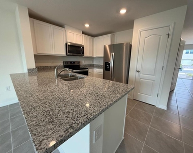 2926 Hudson Hammock Way, Bend - Photo Thumbnail 6