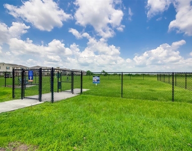 4813 Apple Blossom Lane - Photo Thumbnail 32