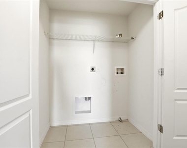 4813 Apple Blossom Lane - Photo Thumbnail 28