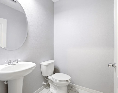4813 Apple Blossom Lane - Photo Thumbnail 17
