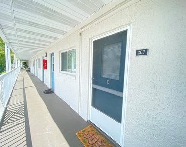 320 Lakeview Street - Photo Thumbnail 16